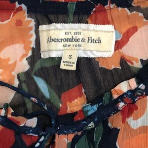 Abercrombie & Fitch Tops - Abercrombie & Fitch floral blouse Small Abercrombie & Fitch Tops - Abercrombie & Fitch floral blouse Small
